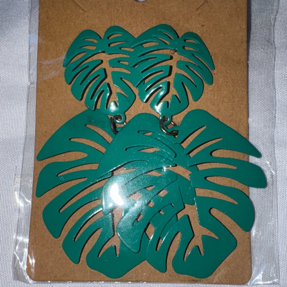 Emerald Green Leaf Earrings